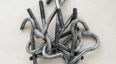 壟展地腳螺栓的彎鉤制做方法